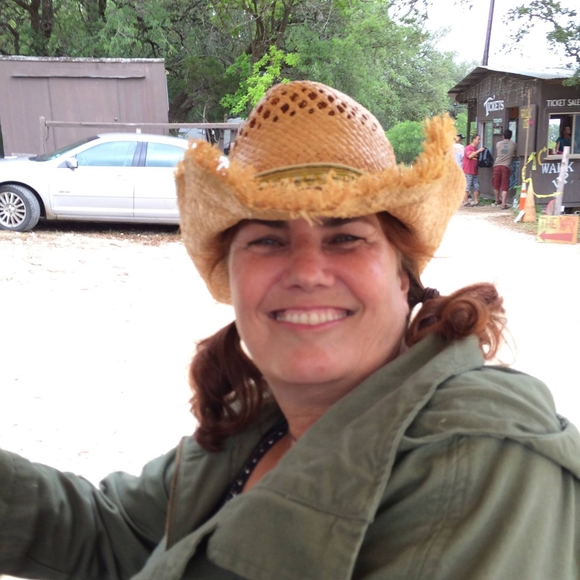 Meet your Posher, Kathy - Picture 1 of 1